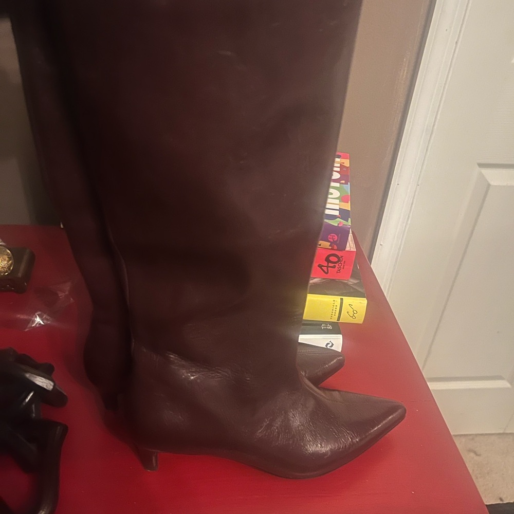 Brown Heeled Boots with Smooth Leather and Pointed Toe
